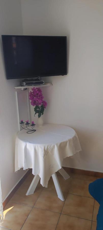 Villa Kadinela, 200M From Kamenjak, Huge Quiet Garden With Barbecue, 2 New Kitchens Premantura Exteriör bild
