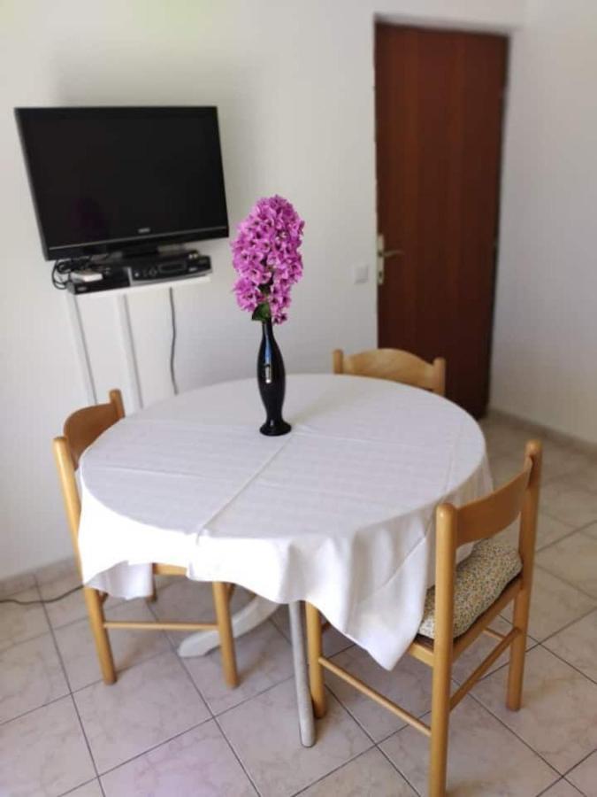 Villa Kadinela, 200M From Kamenjak, Huge Quiet Garden With Barbecue, 2 New Kitchens Premantura Exteriör bild