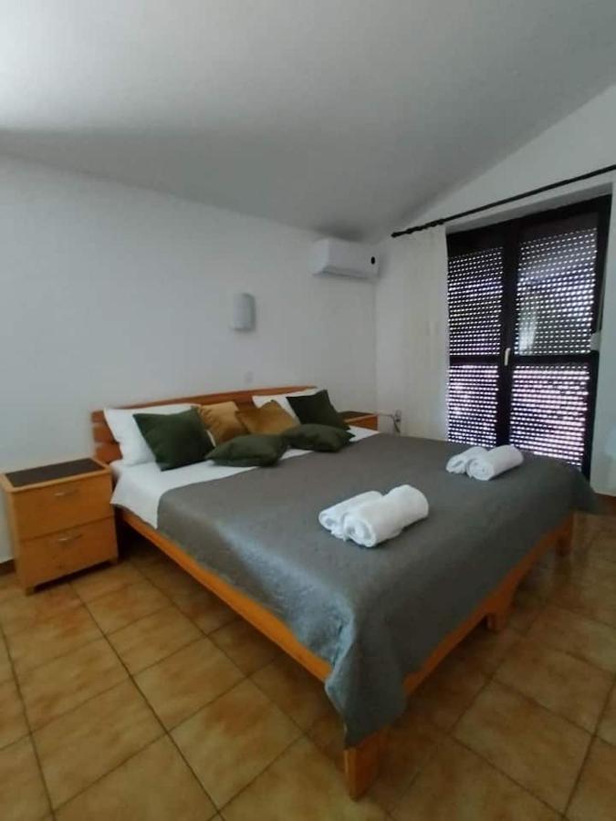 Villa Kadinela, 200M From Kamenjak, Huge Quiet Garden With Barbecue, 2 New Kitchens Premantura Exteriör bild
