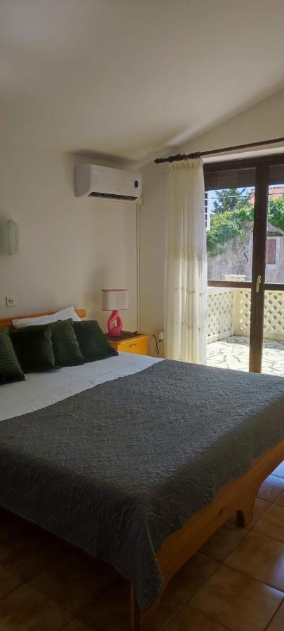 Villa Kadinela, 200M From Kamenjak, Huge Quiet Garden With Barbecue, 2 New Kitchens Premantura Exteriör bild
